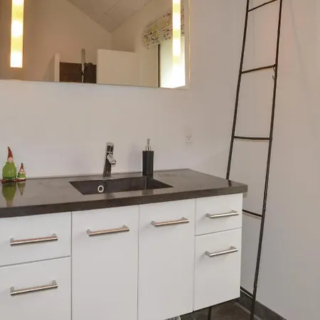 2 Bedroom Amazing In Holiday home